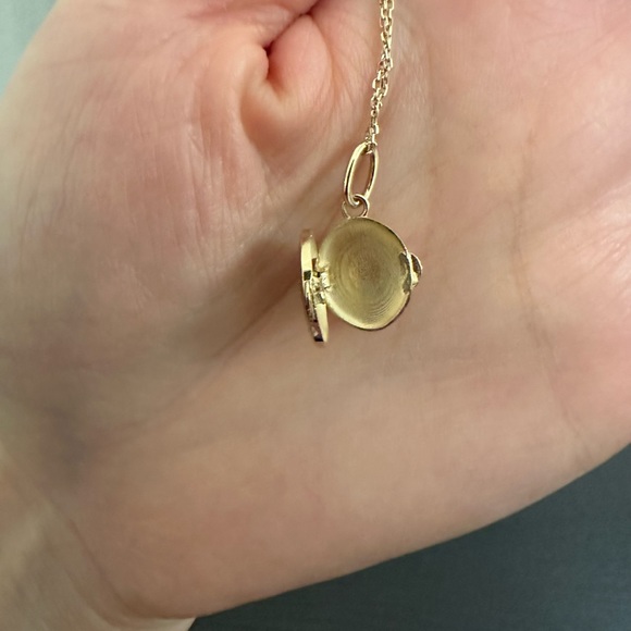14k Solid Gold Locket - Picture 2 of 9